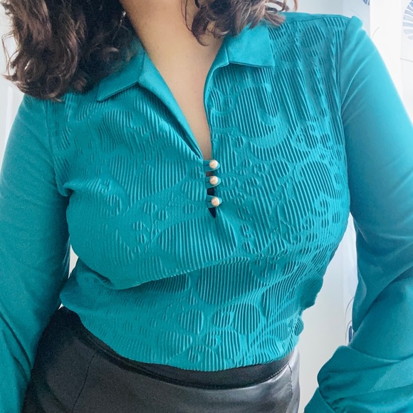 70s Vintage Blouse size medium - Picture 2 of 5